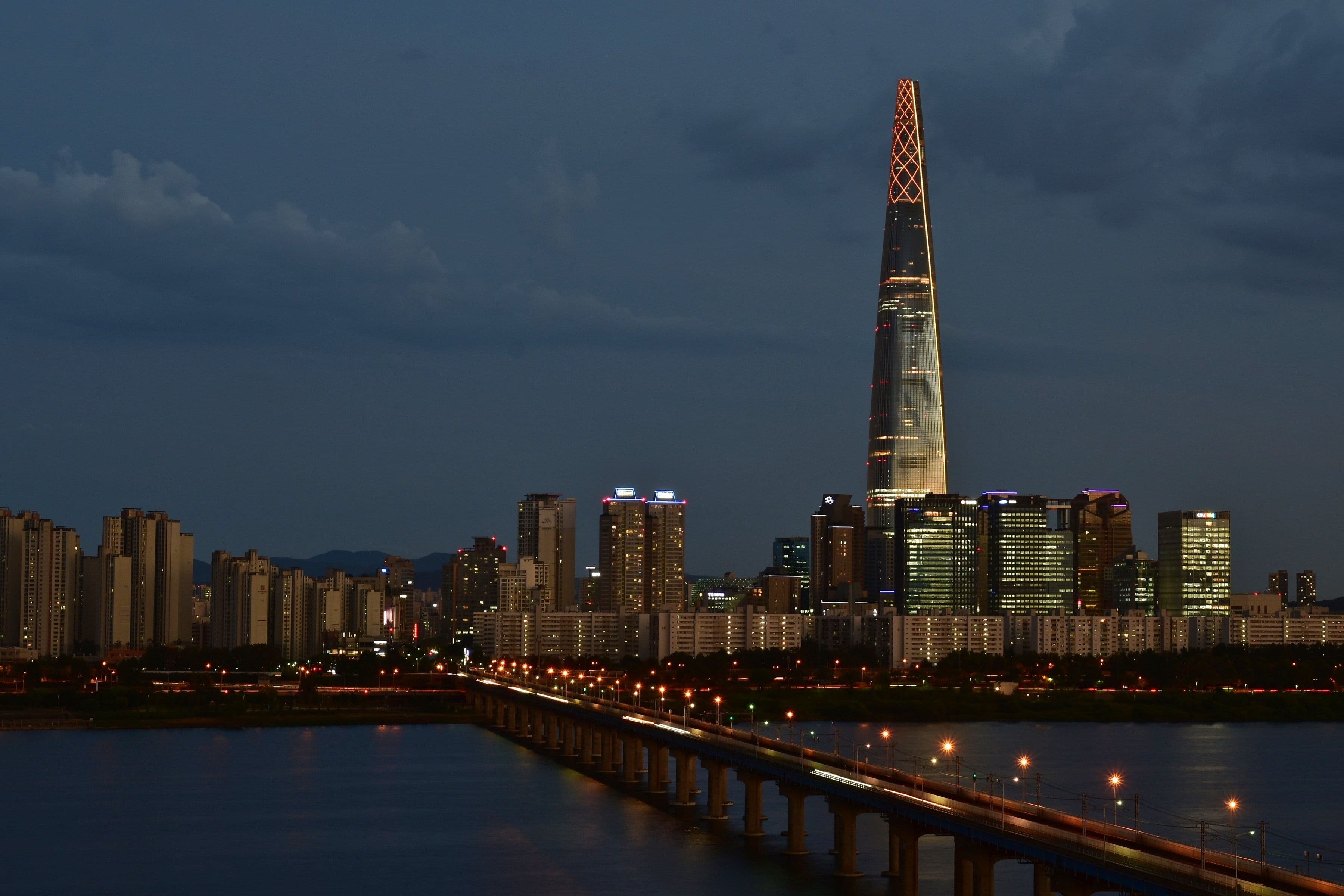 Seoul after dark: the Han River, illuminated towers and Lotte World Tower, photographed in 2018.